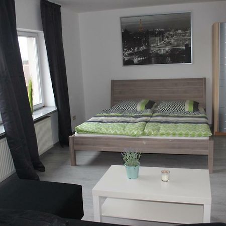 Gut Gelegenes Appartment Mit Wifi, Parkplatz, Wama, Trockner Usw. Kaiserslautern Esterno foto