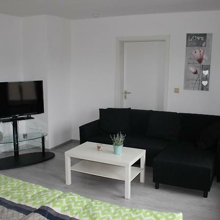Gut Gelegenes Appartment Mit Wifi, Parkplatz, Wama, Trockner Usw. Kaiserslautern Esterno foto